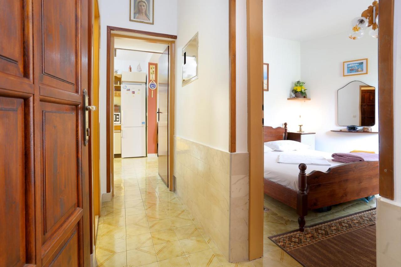 Apartments By The Sea Stanici, Omis - 1028 Tice Buitenkant foto